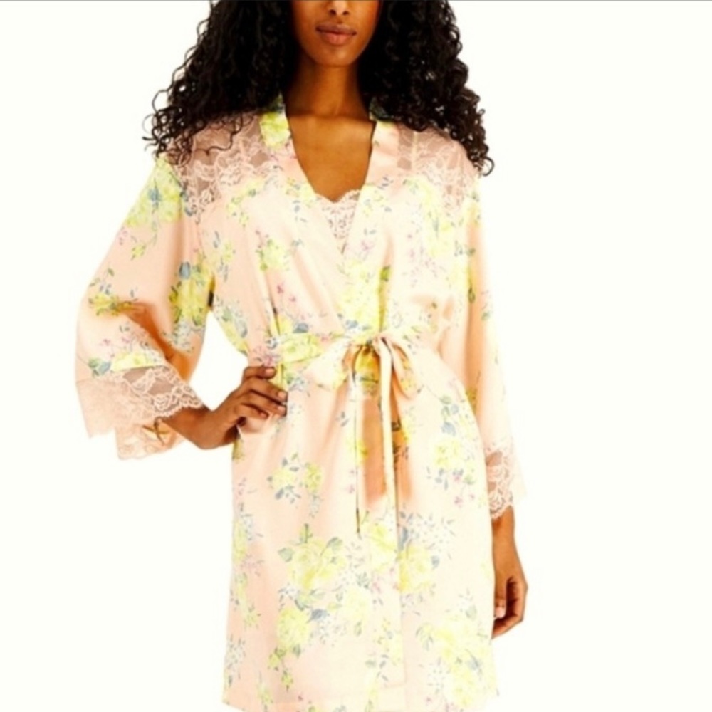 INC Women’s pink floral robe